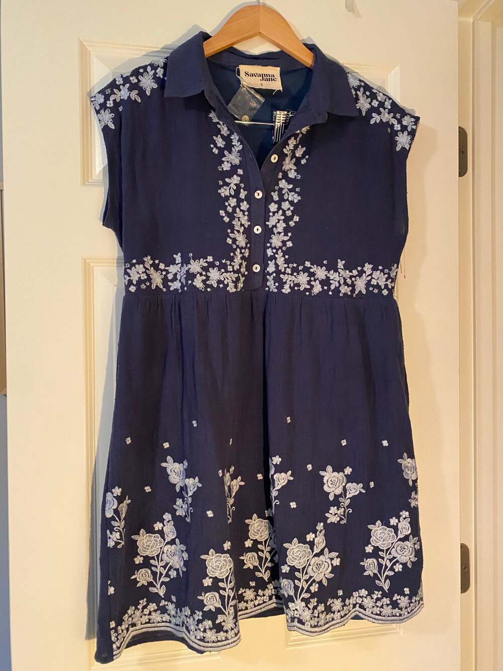 Savanna Jane Embroidered NWOT Size Small
